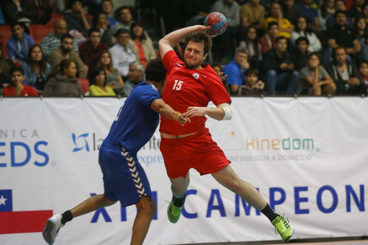 INDChileOficial's tweet photo. FIESTA DEL BALONMANO 🤾‍♂️/ Con apoyo de @INDChileOficial se organizó Panamericano Juvenil en Santiago, Chile conquistó medalla de bronce 🥉y clasificó al Mundial de Georgia #ChileEn2017 🇨🇱 https://t.co/O2pllETO09