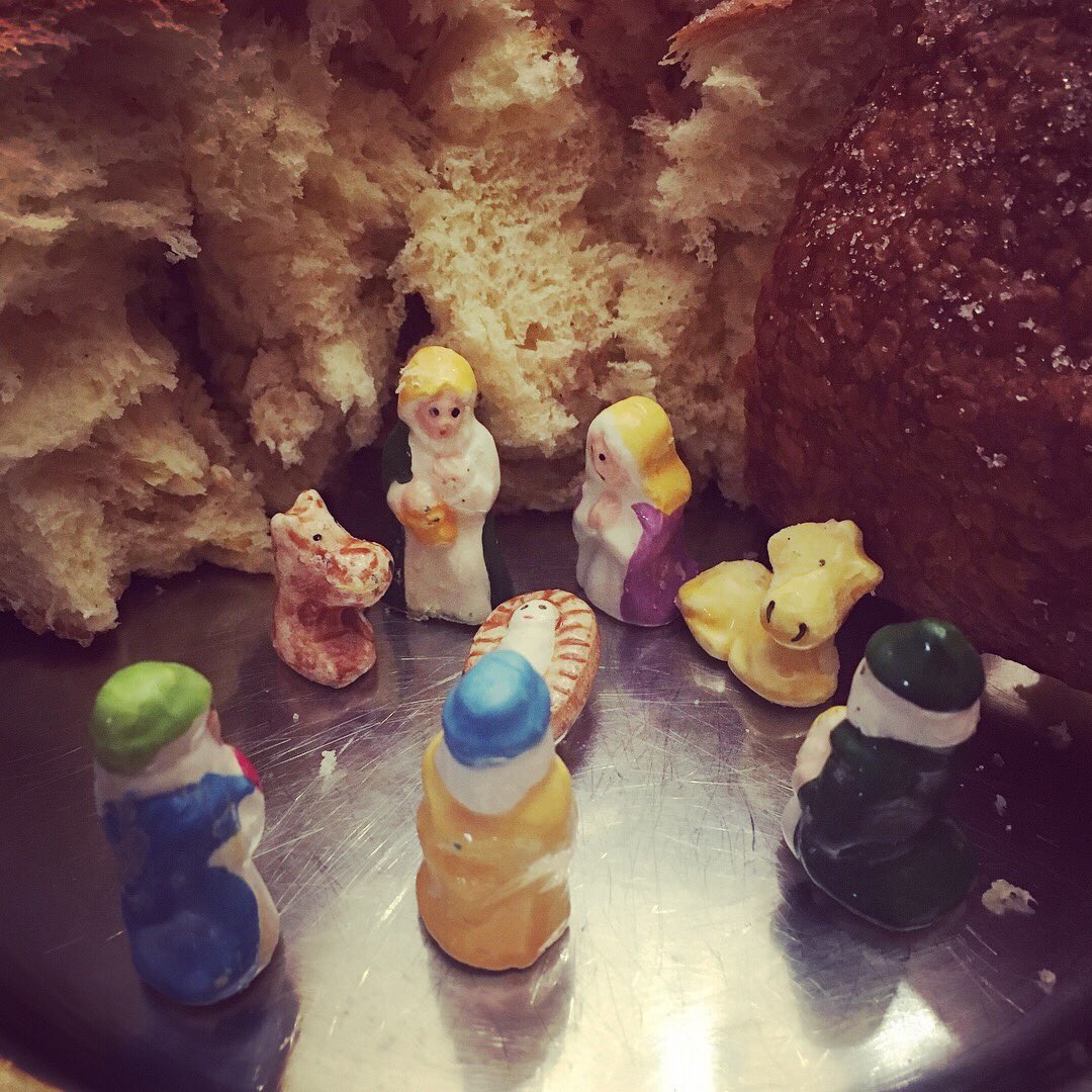 latiapoly's tweet photo. Gracias @LamasadeTomasa por hacer estos encarguitos con tanto cariño. Le pedí a Raúl si podía meter estas figuritas del Belén en una toña para el cumpleaños de una de mis sobrinas y bualaaaa! Las hemos encontrado todas! Jejeje #toñaconsorpresa #feliznavidad #ricorico https://t.co/wF7eBmg7aW