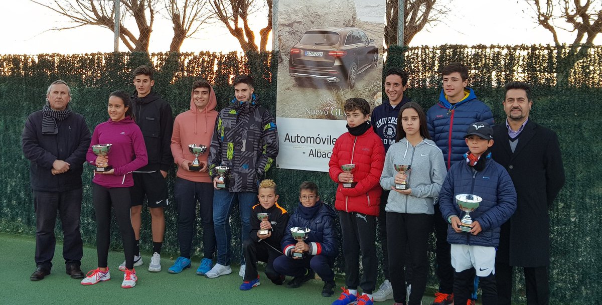 Jgm16562Garcia's tweet photo. Hoy hemos terminado una nueva edición del Trofeo Automóviles Villar Mercedes.
Buen ambiente en el Club Tenis Albacete. https://t.co/DYd8DtJ6Uy