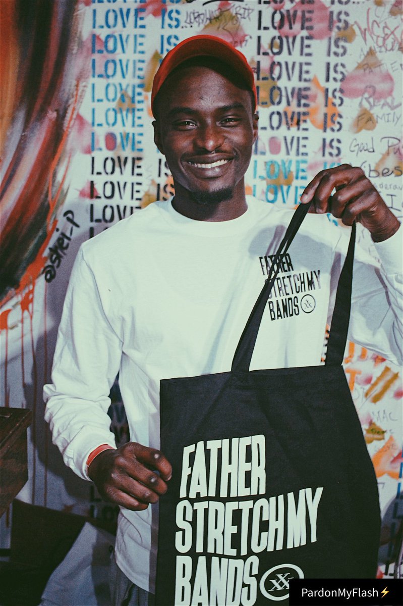 Pard0nmyflash's tweet photo. #GodfreyPopUpShop
📷| @GDiddy210
⚡️| @intuneent
👤| @VisionaryXXX @SupremeXCI_ @ShaStyle_
#PardonMyFlash ⚡️ https://t.co/pNpCeWBOT3