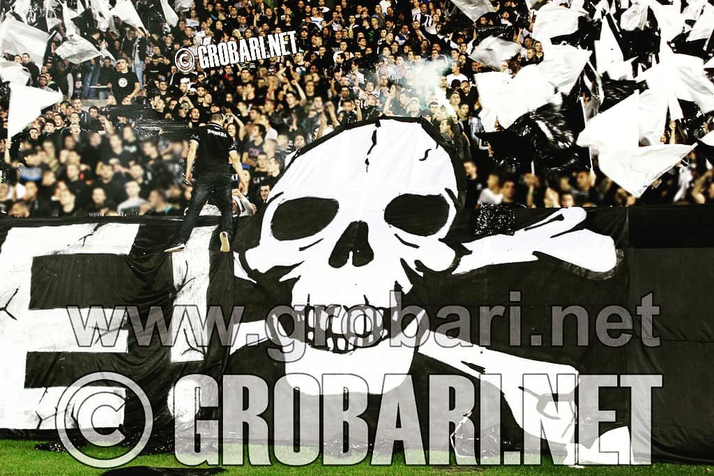 grobarinet's tweet photo. Crno - beli svet..
(photo @grobarinet ) #grobari #partizan #belgrade #serbia #fans #passion #football #paok #black #white #pic #mentality #graveyard #soccer #beograd #strob #stadium #stands #greece #osfp #cskamoscow #thessaloniki https://t.co/4iiTPmmrKI