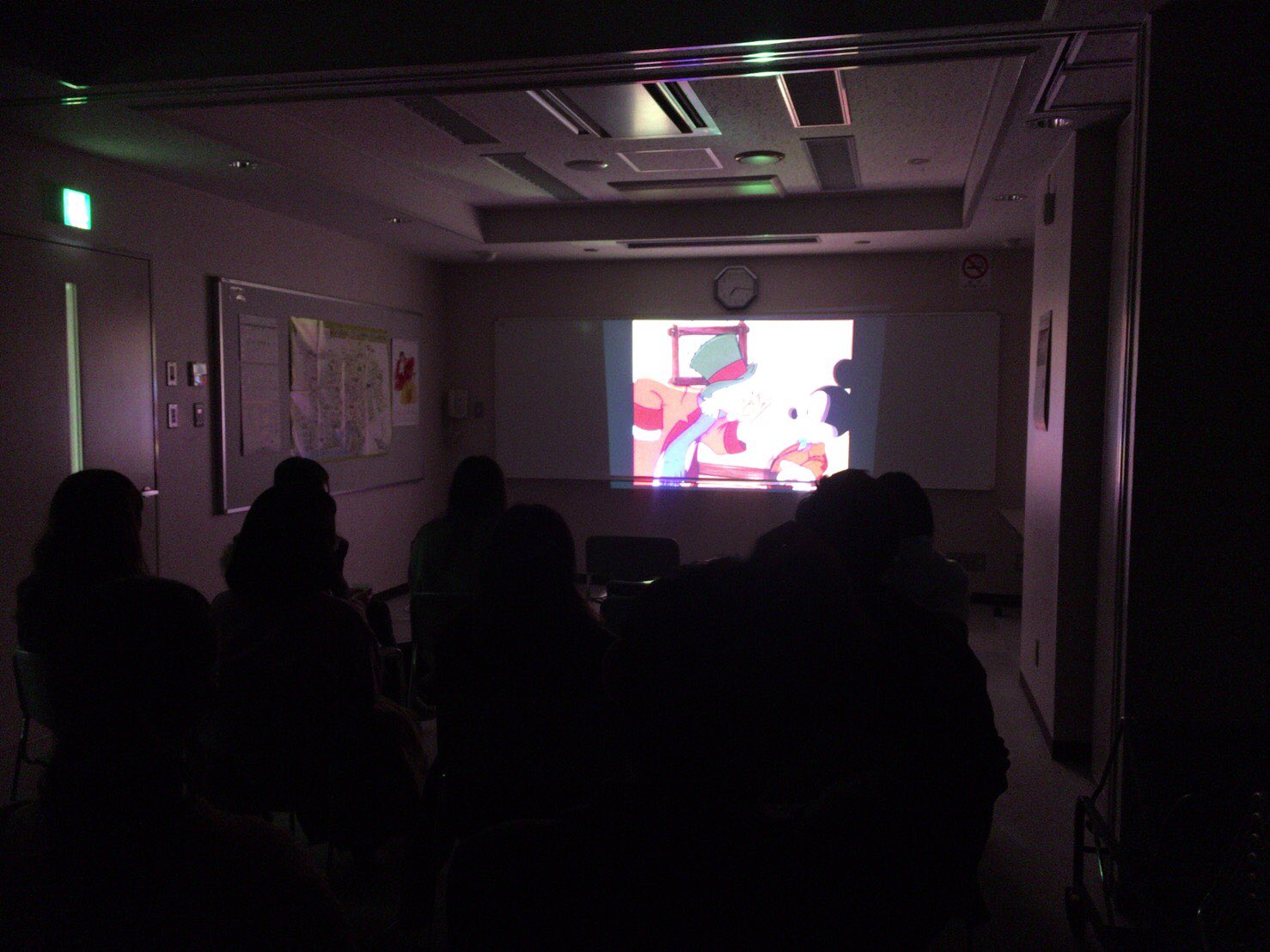 Cdc 千葉大学ディズニーサークル みなさんこんにちは 先日はクリスマス上映会でした 今回は ハウスオブマウス ミッキーのマジカルクリスマス という作品を鑑賞しました ٩ ˊᗜˋ و 素敵なクリスマスの思い出を作ることが出来ましたね そしてその
