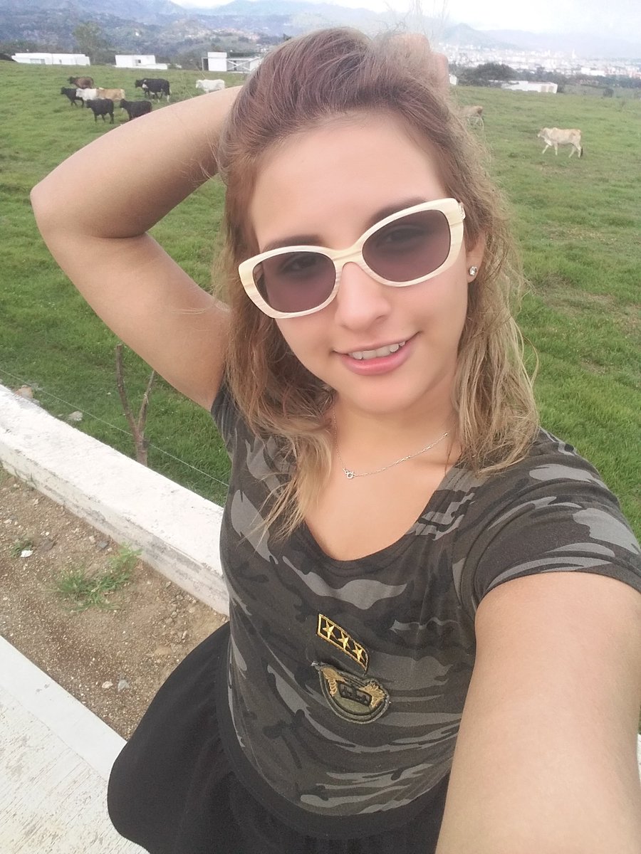 lorirussell544's tweet photo. Bienvenidos a colombia 🎉🐮 🤗🏞 https://t.co/O22KtSbVH6