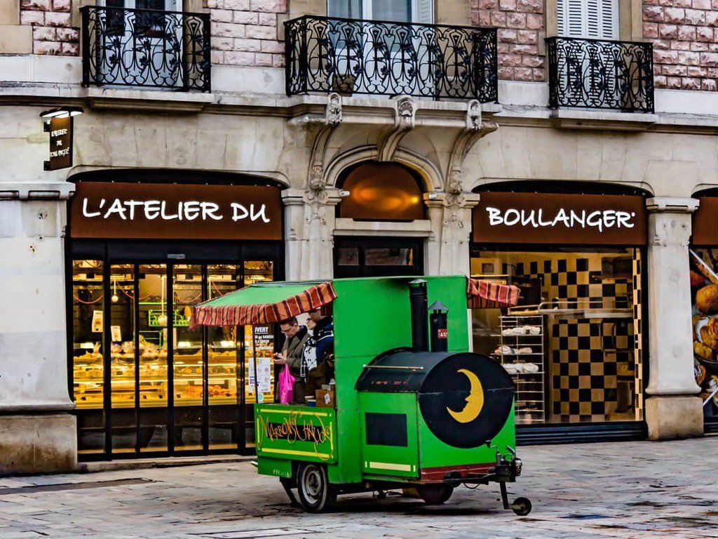 En cette période de Noël colorée et féerique, soyez tout de même prudents. Certains passages peuvent être risqués, on peut prendre des marrons en allant chercher son pain :) Joyeux Noël et plein de bonheur !

#instadijon #igersbourgogne #igersfrance #bns_france #picoftheday …