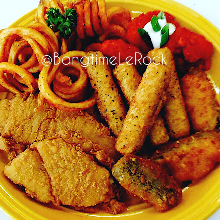 bangtimelerock's tweet photo. WANT FREE WINGS?  CLICK THE LINK BEFORE COMING TO MY STORE 😩😩😩https://t.co/jOvMjtCCsS  #MarlowsWingHouse @RickRoss @fox5dc @WPGC @Wale @playboicarti @FamousDex  4147 Branche Ave Temple Hills MD 😋 🍱 🍃 https://t.co/f4JjexI39g