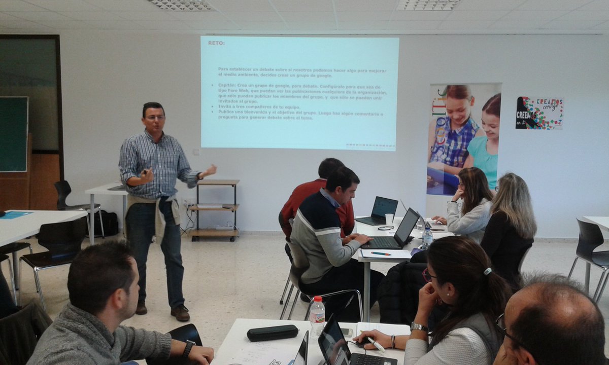 ScoolTic's tweet photo. Grandes experiencias este ultimo trimestre del 2017. Aprendizajes INOLVIDABLES. #Innovacioneducativa #transformacion Excelente fin de fiesta con los futuros Google Educator Level 1 @GoogleForEdu Felices Fiestas https://t.co/MBXrtqxLbz