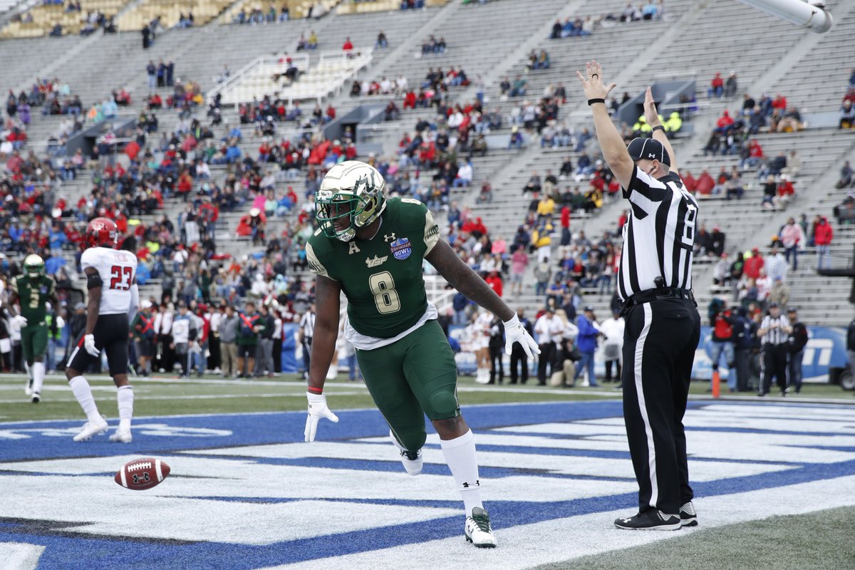 BR_CFB's tweet photo. Birmingham Bowl belongs to the Bulls!

Quinton Flowers leads USF 75-yds in final minute for game-winning TD to beat Texas Tech, 38-34 https://t.co/aOljHSmTWV