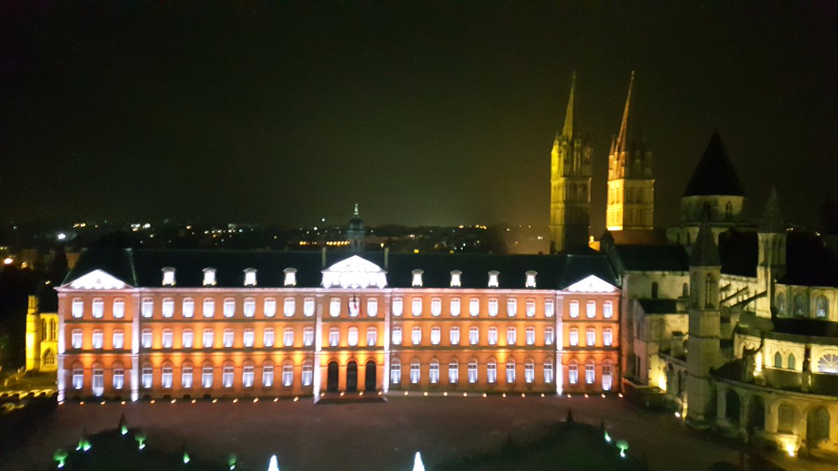 Bonne nuit #Caen 😘 du haut de la #GrandeRoue 🎡 
#NoëlàCaen 🎅 #CaenJeTaime