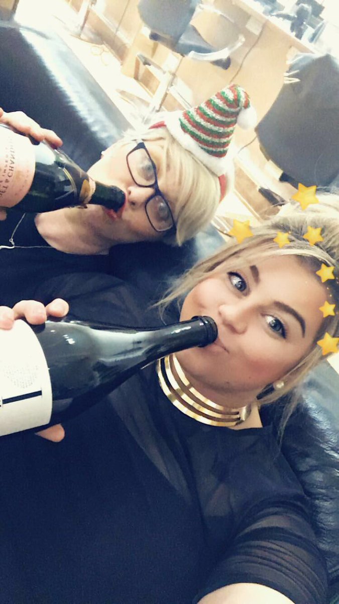 cherry39biscuit's tweet photo. 7pm finish on Xmas eve eve. Great end to a great run up to Xmas @emsfergie #acstyling #ChristmasRush #moet #prossecco https://t.co/xynK0X2anF