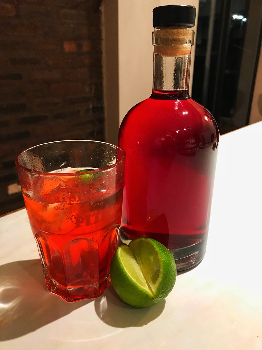 Kelly75Rob's tweet image. It’s definitely Christmas. Just bottled my homemade Damson Gin up, I can see 4 Xmas Trees 🤪🤪