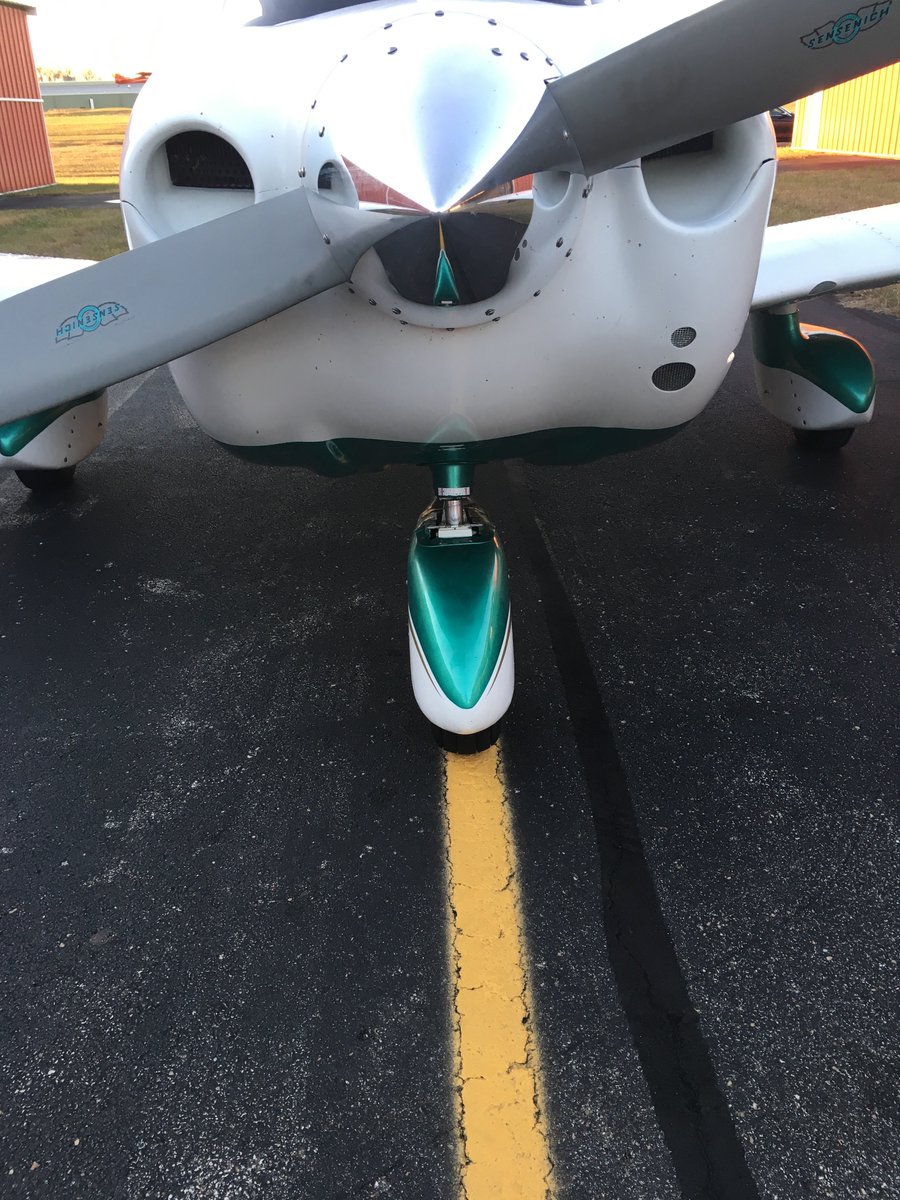 flygirlkelley's tweet photo. #planelove #lovetofly #comeflywithme #flymetothemoon https://t.co/B1Gx8At6Iq