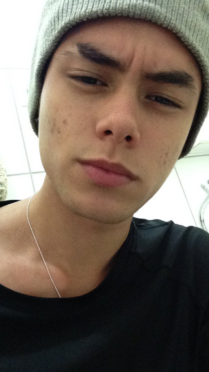 ex1lio's tweet photo. postei essa foto cagando mas foi excluida, da fav dnv https://t.co/NnnhS4zDfb