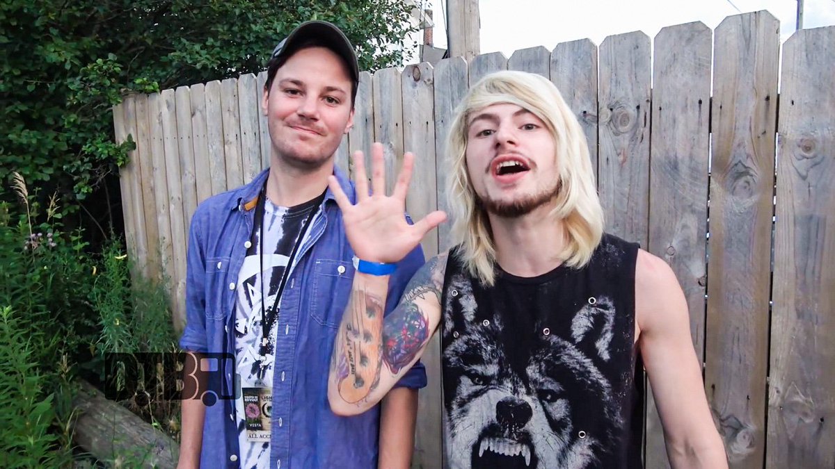 DigitalTourBus's tweet image. .@YouthInRevolt (@outerloopgroup) gives you some tips for being on tour!

Watch the video at digtb.us/2phr97s

#youthinrevolt #outerlooprecords #digitaltourbus #tourtips #music #band #interview #posthardcore #alternativerock