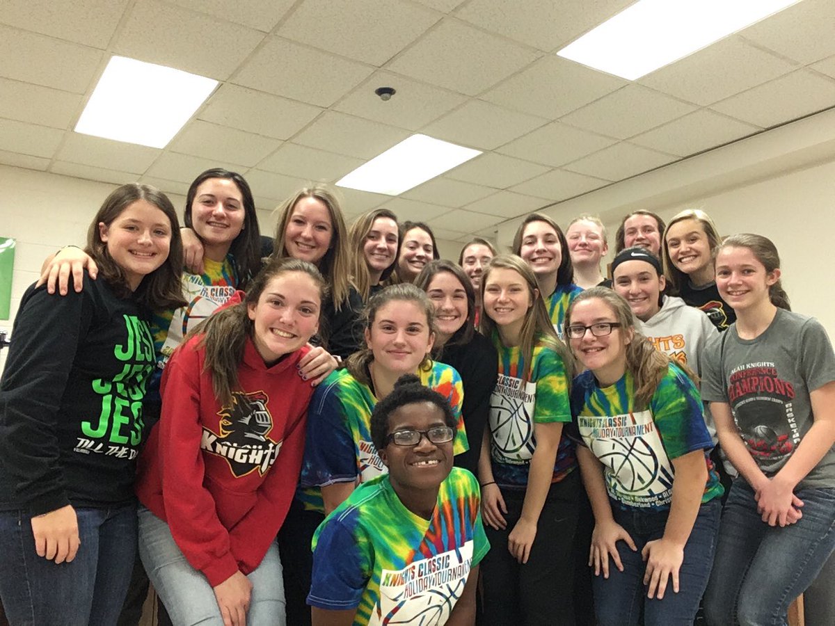 ALAHGirlsBBall's tweet photo. Happy Holidays from the ALAH Knights! 🏀🌲 https://t.co/qG2LU3kjGg