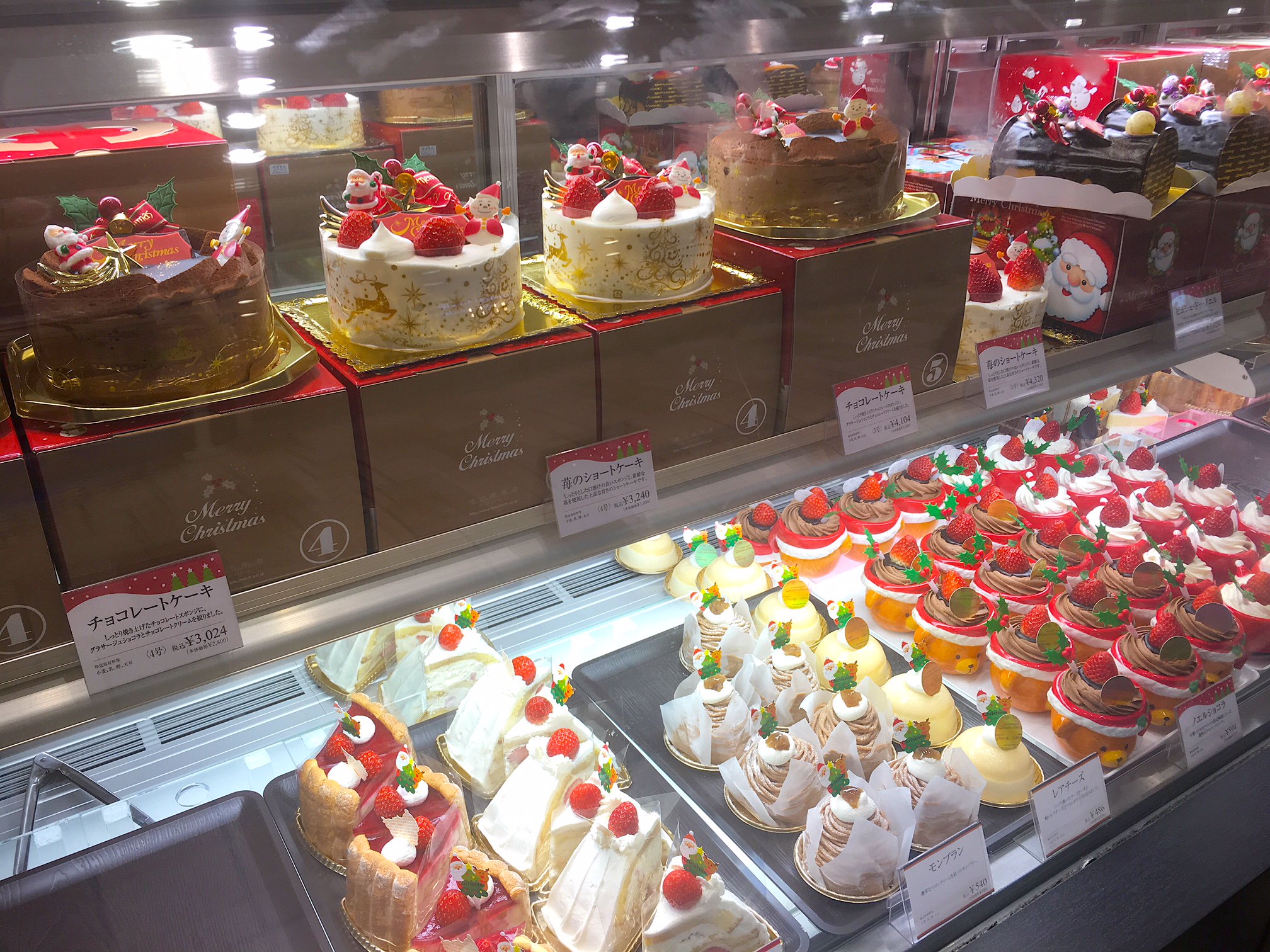 シァル桜木町 メリークリスマス 彡チキンも欠かせませんが ケーキ は鉄板ですね ガトー ド ボワイヤージュ 横濱菓子ありあけ では ホールケーキからカットケーキまで 当日でも購入可能ですよ ガトー ド ボワイヤージュ ありあけ