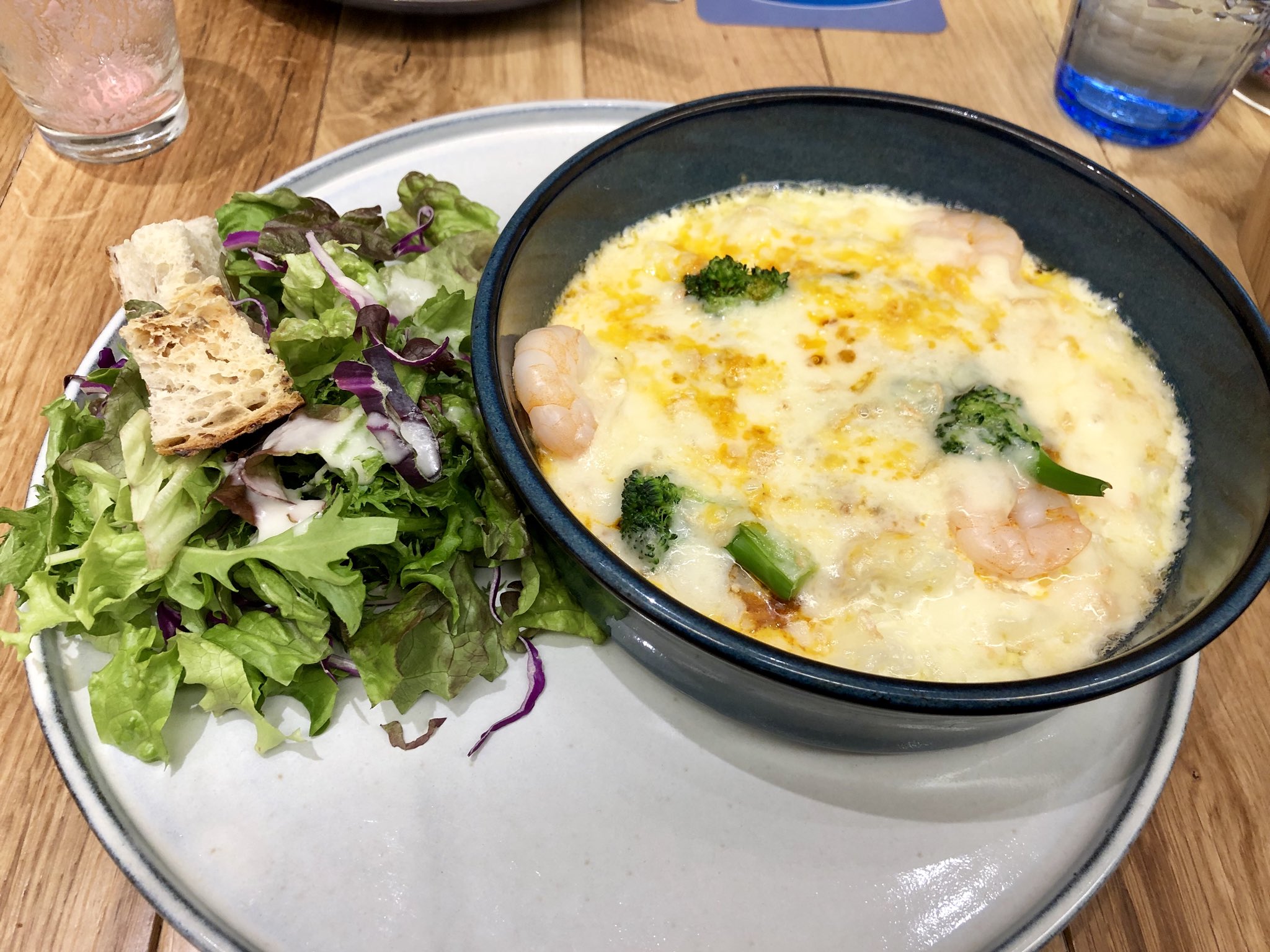 モリテン タカナシミルクレストランでランチ タカナシ乳業直営のレストランだけあって フレッシュチーズ5種類が食べ放題 メインのラクレットチーズドリアもチーズトロトロでウマ デザートの低温殺菌ミルクプリンがプラス100円でいただけるのもお得