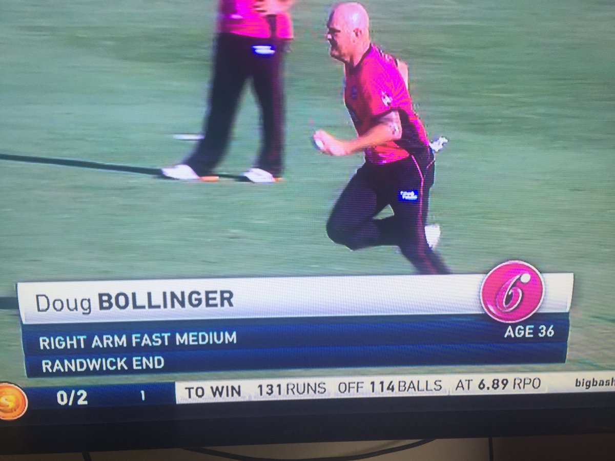 mattybaz23's tweet photo. Maybe Dougie should have tried right arm yesterday @tensporttv @BBL #smashemsixers #BBL07 https://t.co/nDl6VI7IbP