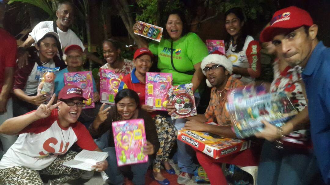 ROSELYSALAZAR's tweet photo. .@OviedoPSUV, los sueños no desaparecen hoy tenemos un #CaroniParaVivir, la felicidad de nuestros niños es para nosotros los padres la mayor alegría que podamos recibir en estas navidad. Felices Pascuas!! @Bolivar_PSUV @JustoNogueraP @AlcaldiaCaroni https://t.co/eo4nxhiHYp