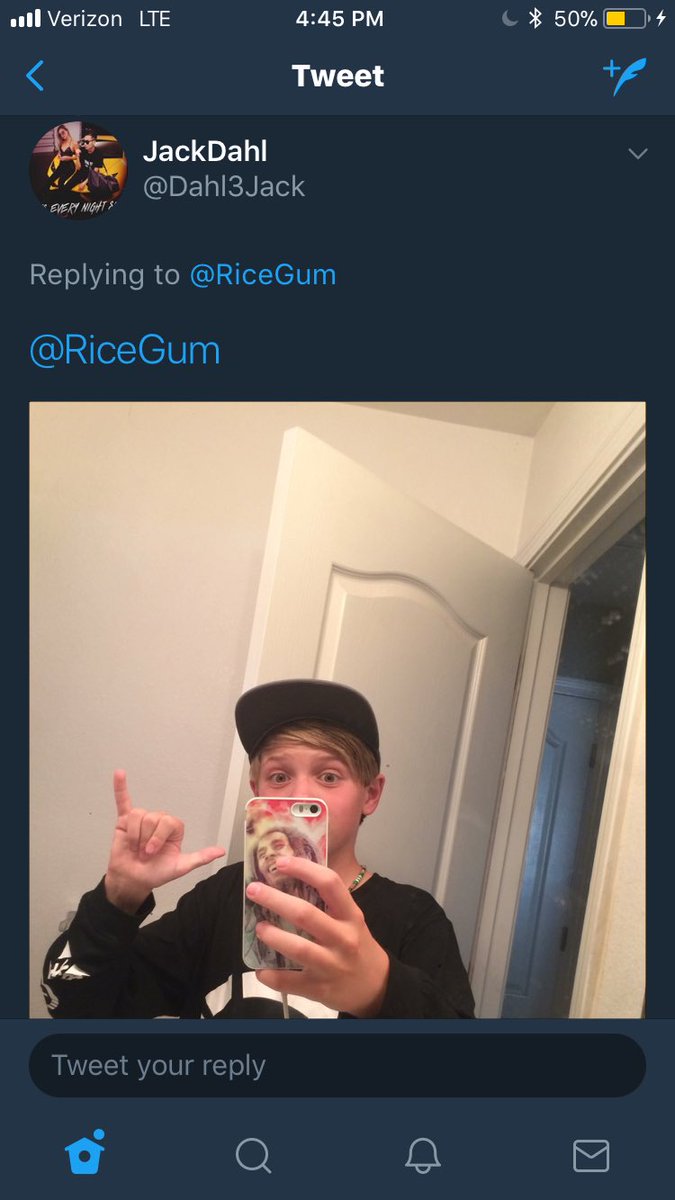 sevnteenalex's tweet photo. lmao y’all hoes think ur slick @RiceGum https://t.co/JodkseRa2B