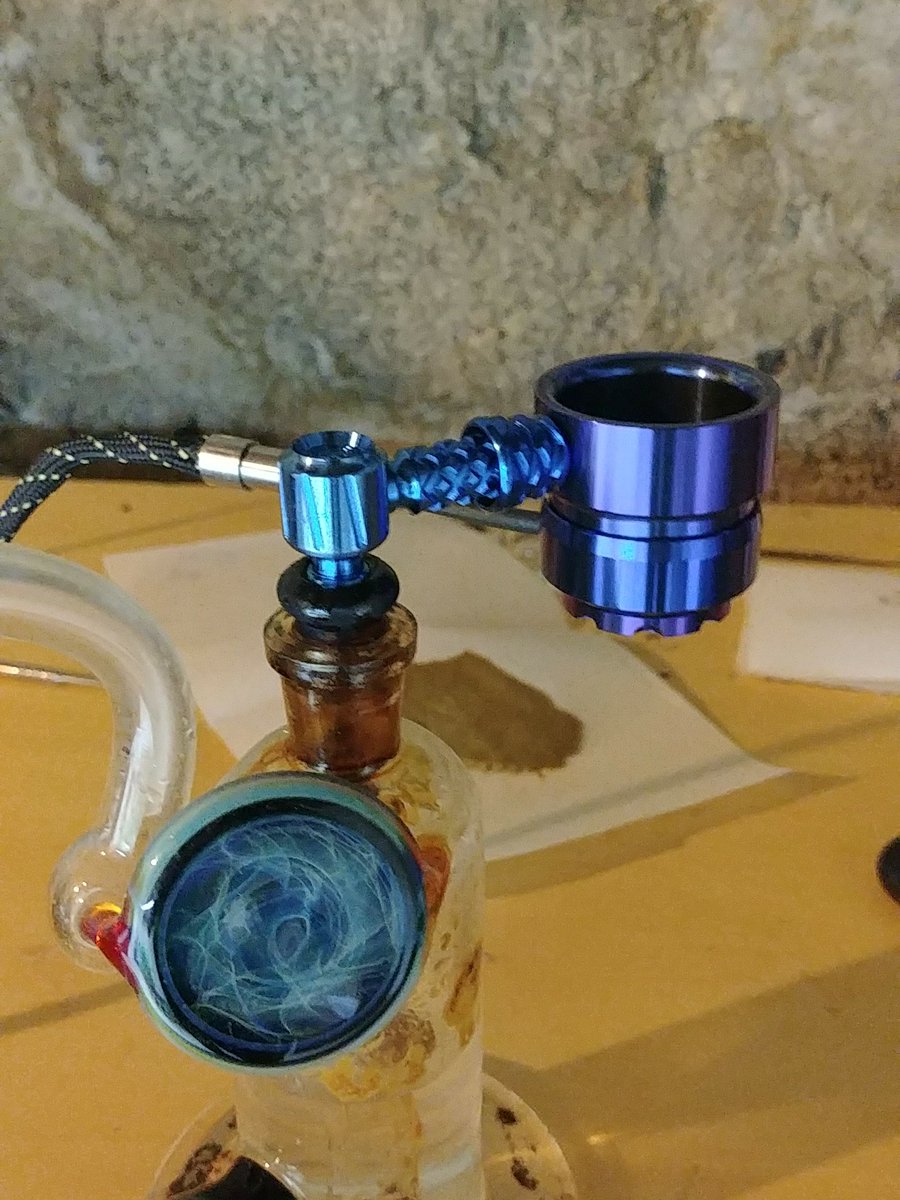 PennyStockPower's tweet photo. Have had the flu for a week but finally feeling well enough to really break in this new nail. Encloser for the coil underneath and 30mm of dabing surface area let's you take a big ol fucker without it burning. #tempsdownterpsup #liger #cca710 https://t.co/UPOQkUVAAm