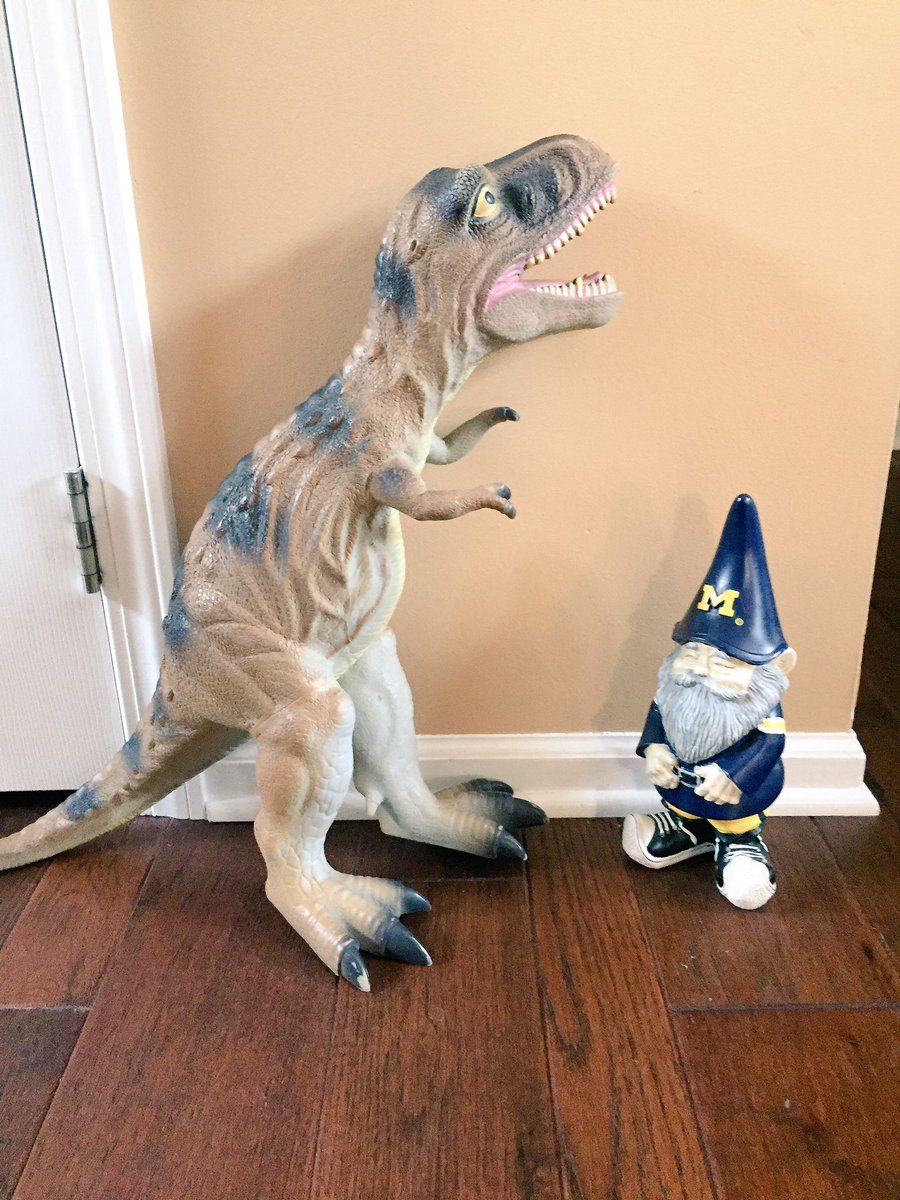 HD_Rex_2729's tweet photo. Since @dennissanders13 doesn't seem to care what I do, it seems like it's time to make new friends! #OHiThere #YoureSmallJustLikeMe #GoBlue https://t.co/voKC8heQ6u