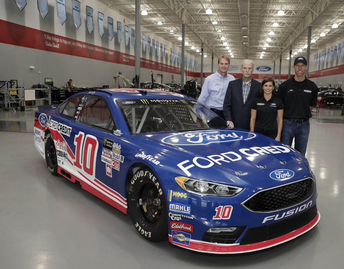 HaasFactoryTeam's tweet photo. It was an honor to run and a privilege to run a #NASCARthrowback paint scheme honoring the legendary Robert Yates at @TooToughToTame. 
#2017FinalLaps https://t.co/zUaYD0WuPN