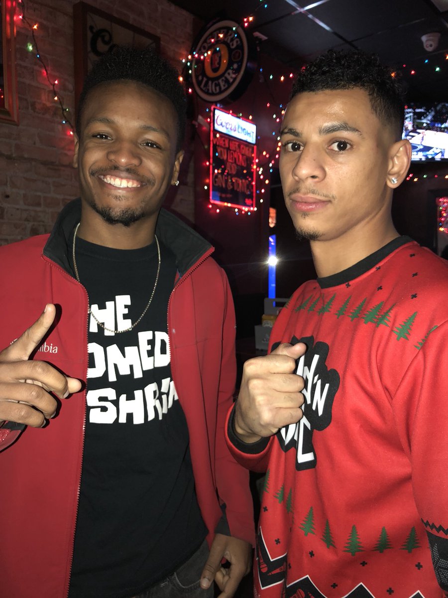 TreWalkerEnt's tweet photo. Got to meet 1 of the casted comedian of #WildNOut, Royce Bell, last night! he a real, humble and hilarious guy. he told me a tip to advance my comedy career faster! Check him out in the recent season of WildβnβOut!
#Comedy
#RoyceBell
#LifestyleYouCantBeat
#EnjoyingLifeAlways https://t.co/r4XVUxf8XB