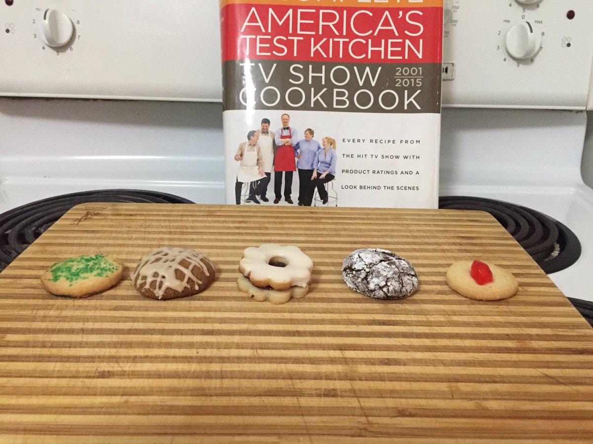 Roscoe416's tweet photo. This Torontoian spent the entire day baking these sweet treats. Nonna will be proud and @ArmchairCharlie will be jolly. #MerryChristmas2017 #Festivus #ChristmasEveEve #SugarRush #AllIWantForChristmasIsYou https://t.co/VIMpKz6Bsk