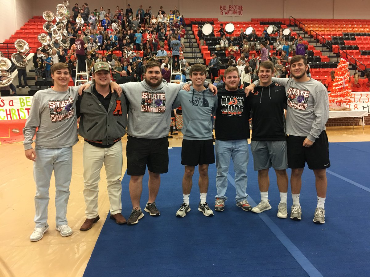 hunterrosson's tweet photo. Wouldn’t want to play beside anyone else. Love all these dudes https://t.co/d8H2iFNWmt