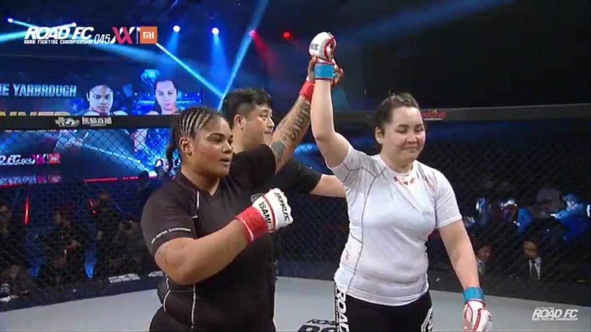 高倉仮面 Roadfc第二試合女子無差別級5分2r アメリカのデスティニー ヤーブロー Vsキルギスのカシュモア ベキムジャン 計量時の体重はヤーブローが 111 7kg ベキムジャンが95 1kg 体重差は16 6kg 無差別級というよりは Deepのメガトン級って感じだ