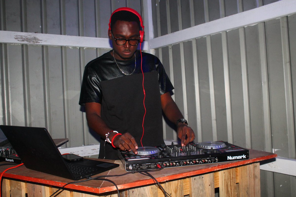 vortexthedj's tweet photo. #djlife #djvortex #Haitians #dj #AboutLastNight https://t.co/HkYnXi5Mbp