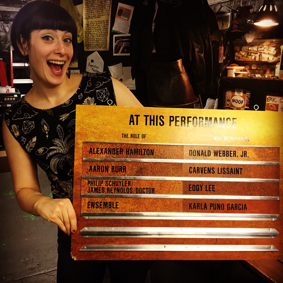 EddyTZenLee's tweet photo. On tonight as Man 5!! Hereโs to the next thousand! Sign prepped and presented by our lovely assistant Stage Manager @deannaweiner!!!
#hamilton #hamiltonmusical #swingnation #swinglife #EdReynolds #1001 #happyholidays https://t.co/6xy1aSDzSo