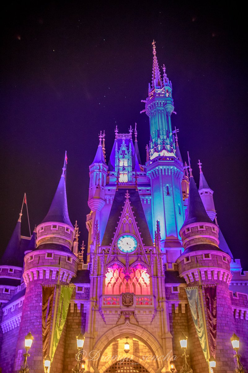 Dream号 船長 写真垢 A Twitter 久しぶりに ディズニーランドへ行って来ました 一眼レフを買って 初めて行って気付いたことは 三脚使用禁止 知らなかった てな訳で 手持ち星景写真 シンデレラ城とオリオン座 微妙ですね 縦構図です Dream号 船長 写真垢 A Twitter 久しぶりに ディズニーランドへ行って来ました 一眼レフを買って 初めて行って気付いたことは 三脚使用禁止 知らなかった てな訳で 手持ち星景写真 シンデレラ城とオリオン座 微妙ですね 縦構図です