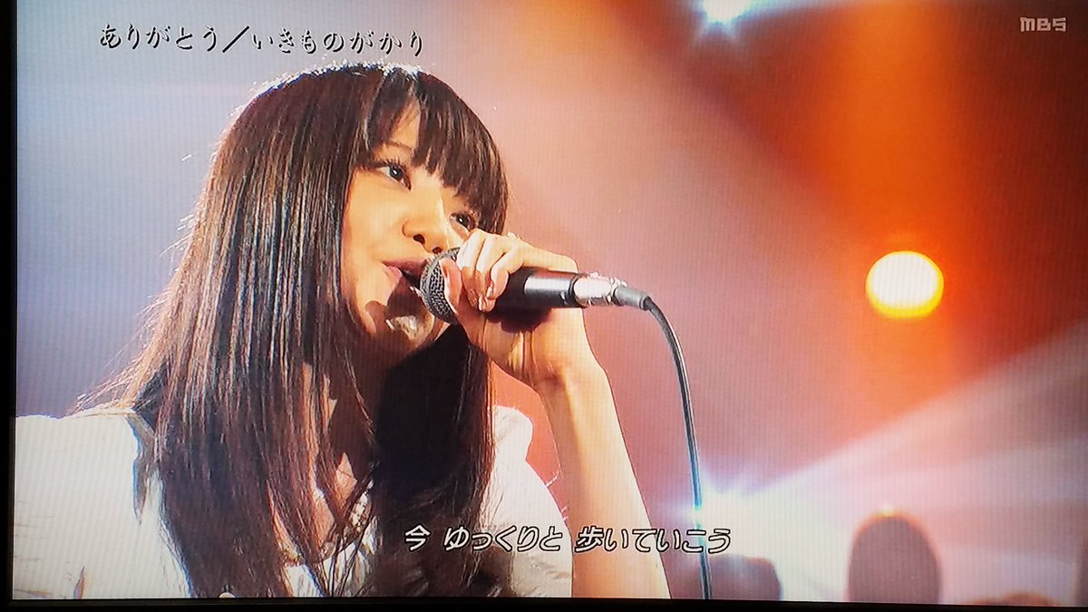 たーくん いきものがかり応援がかり على تويتر 録画していた クリスマスの約束11 を見てます この年 いきものがかりメンバー３人も参加 アーティスト２４組がステージに同時に立ちコーラスをしながら順番にセンターへ行き曲を歌う２８分５８秒メドレー 聖恵