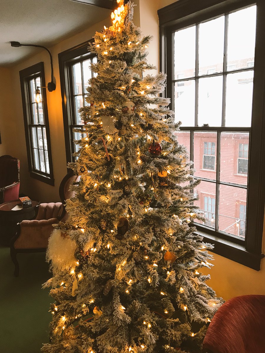 nibblesworthNH's tweet photo. We’ll be open for Brunch on Christmas Eve 10-3. Come get yr Breakfast Poutine and bottomless Bloody Marys. #nibblewell #portsmouthnh #brunch #holidayhours https://t.co/Qy7lzovA5b