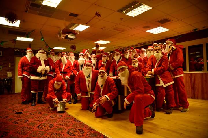PockTownAFC's tweet photo. What a fantastic fundraiser Santa Fun Run from the Senior teams tonight, top night out top banter &amp; many thanks to the pubs, publicans &amp; people of Pocklington for their support #fundraiser #OneClub #PTAFC #HappyChristmas https://t.co/J3LC3M2wqg