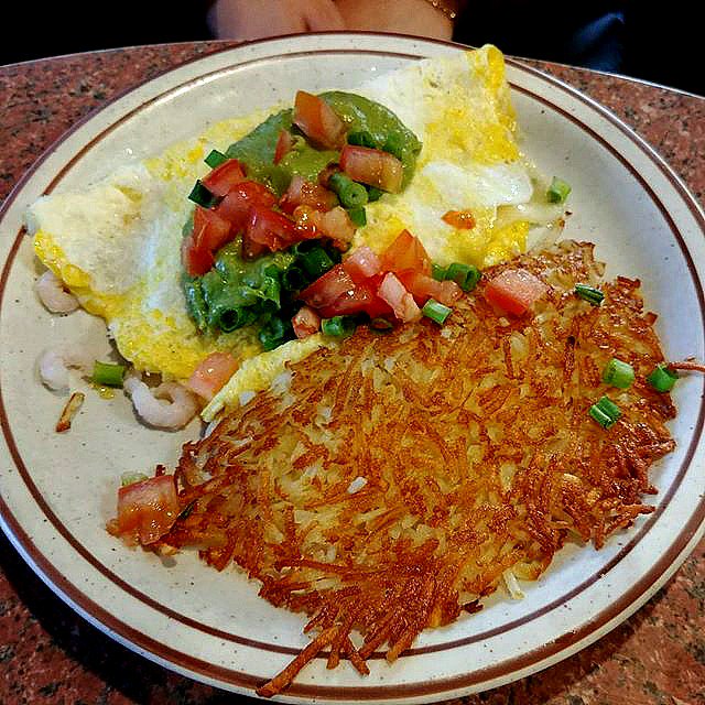_HeidisPies's tweet photo. Only in California—yep, our #CaliforniaOmelette comes packed like an oyster shell with delicious bits of #bay shrimp, Pepperjack cheese, tomatoes &amp; guacamole. Talk about a “see-food” diet! 🍤🍳 #SanMateoCA #HeidisPies #BreakfastOfChampions https://t.co/jilR8fMDzG