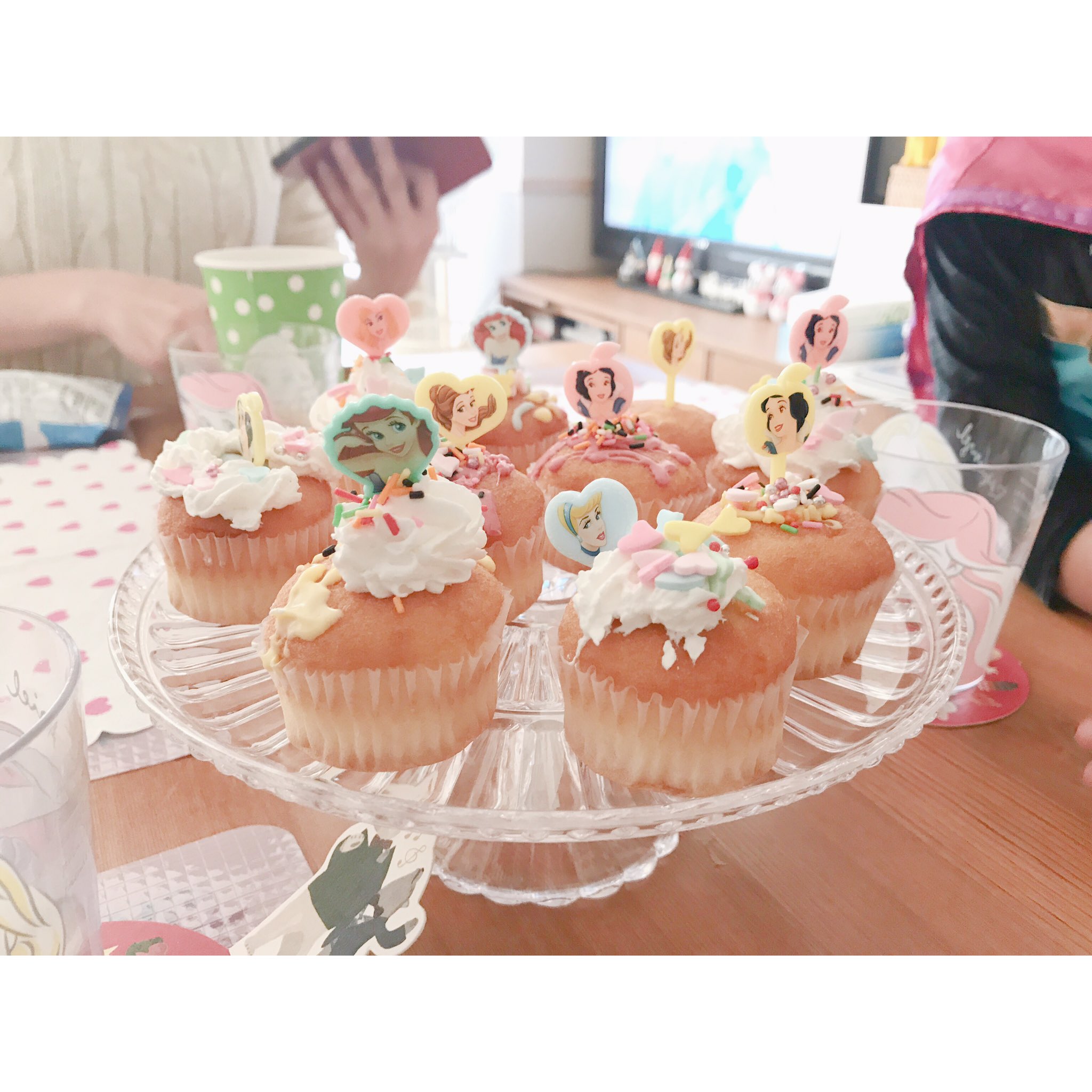 Uzivatel Nocca Na Twitteru おうちで クリスマス会 みんなプリンセスになりきって カップケーキデコもわいわい楽しかった パーティーまたやりたいな クリスマス クリスマス会 クリスマスパーティー クリパ プリンセスパーティー ディズニー