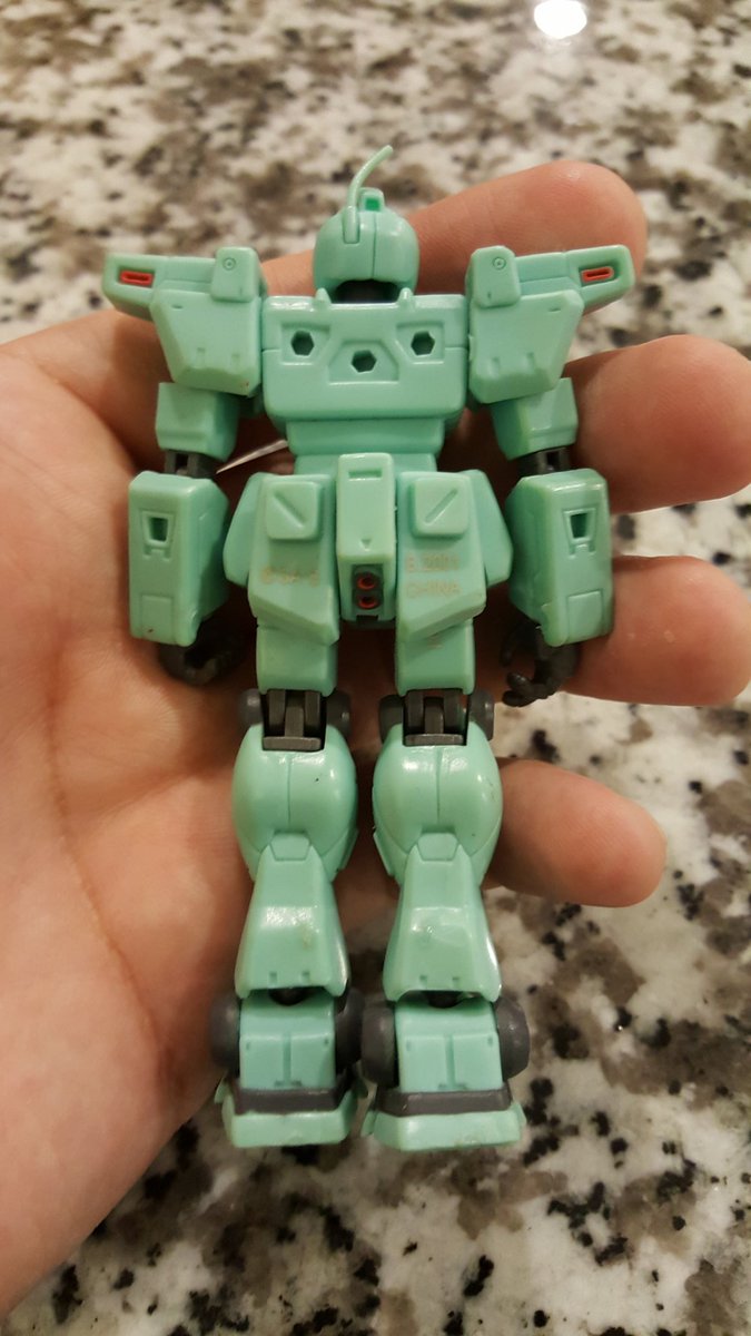 STARWARS_CC's tweet photo. Can anyone of my followers or enthusiasts alike tell me which Gundam this is? 

Found it at a flea market for $1... it's missing the back part.

Thanks!

#STARWARS_CC https://t.co/XwH0DM4Bpw