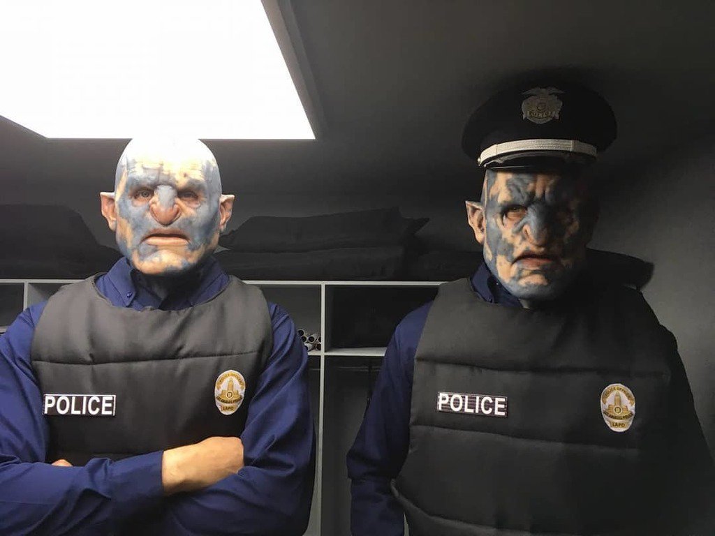 CinePREMIERE's tweet photo. ¡Los orcos ya están patrullando la Ciudad de México! ¿Ya te tomaste foto con ellos? 
#BrightNetflix https://t.co/nXM0Ti7pj3 https://t.co/aozV7pjjfz