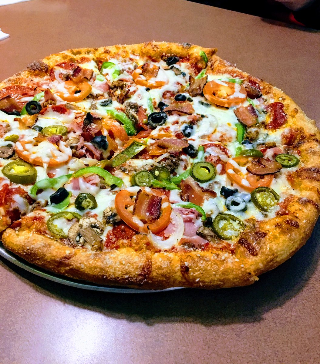 ahatter21's tweet photo. This was one #awesome pizza! #wegotpie #mellowmushroompizza #foodporn #vacationfood #getinmybelly #travel #followifyafeelme ## https://t.co/6VKNrGj7ZH