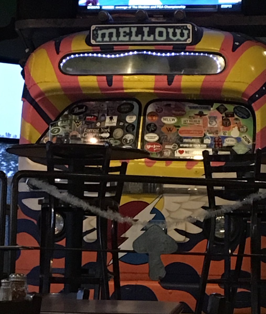 ahatter21's tweet photo. This was one #awesome pizza! #wegotpie #mellowmushroompizza #foodporn #vacationfood #getinmybelly #travel #followifyafeelme ## https://t.co/6VKNrGj7ZH