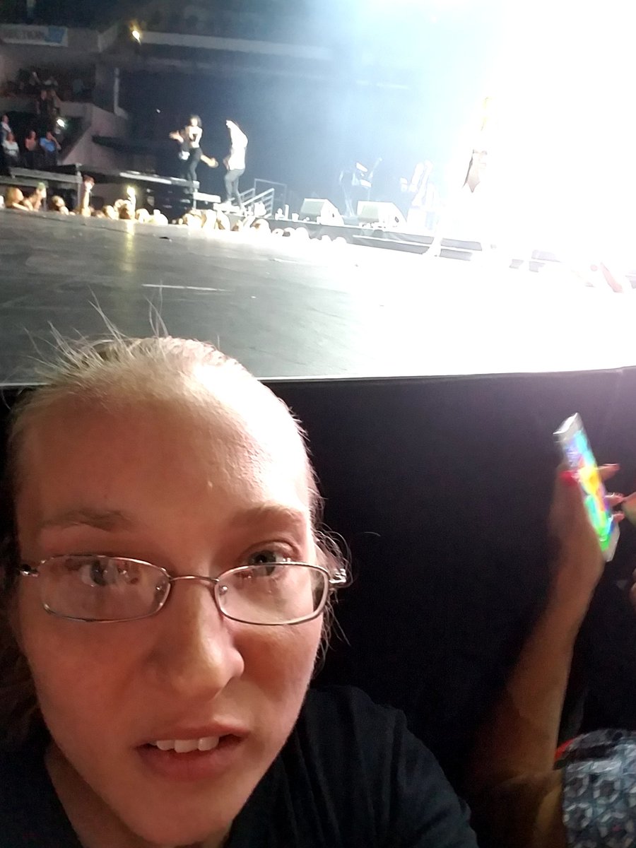 2D3Jfan's tweet photo. @NKOTB @DonnieWahlberg @joeymcintyre @dannywood @JonathanRKnight @jordanknight At Indy in June https://t.co/HqctXQfDJT