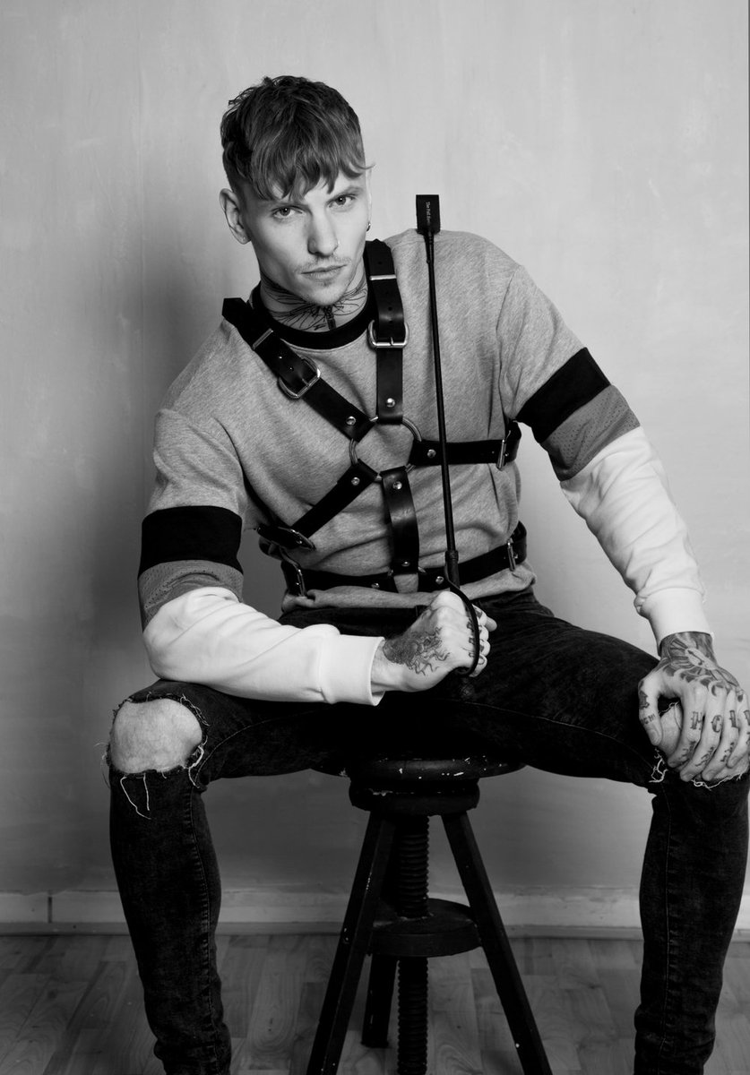 If you were even half as gorgeous as me 👌 I would consider sleeping with you✌️