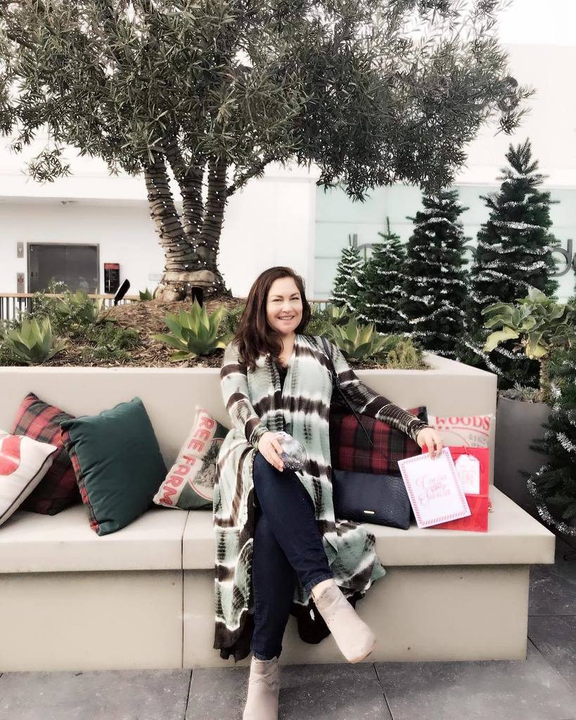 KristinCruz's tweet photo. "🌲Christmas in lands of the fir tree and pine,
🌴Christmas in lands of the palm tree and vine;
🏔Christmas where snow-peaks stand solemn and white,
🌾Christmas where corn-fields lie sunny and bright;
🎄Everywhere, everywhere, Christmas to-night." ~Ph… https://t.co/v4nvH5Vext https://t.co/cdmc0L8i1B