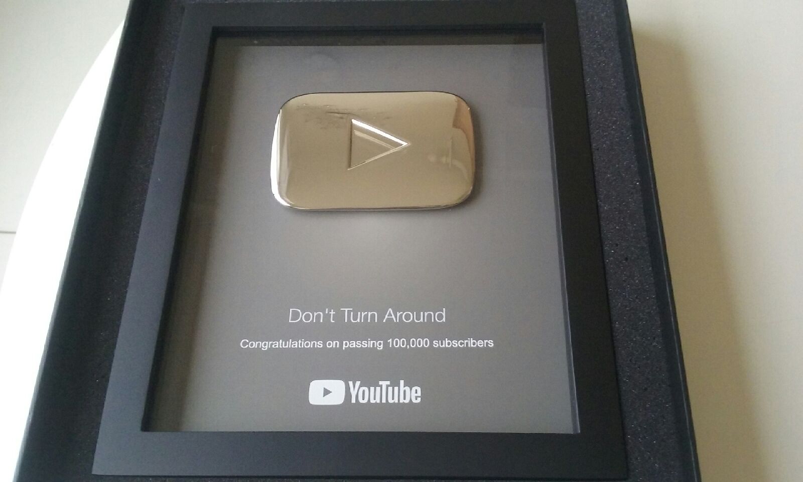 Don T Turn Around 100k Youtube Silver Play Button Just Arrived Youtube 100k Silverplaybutton 100ksubscribers Horror Dontturnaround Texts Creepytexts Creepypasta Youtubeplaque Thanks To Everyone Who S Watching T Co