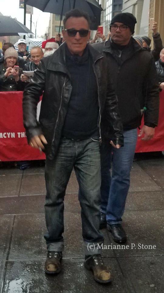 pinkcadillacmus's tweet image. SPRINGSTEEN on BROADWAY – 55° show – 23.12.2017 pinkcadillacmusic.wordpress.com/2017/12/24/spr…