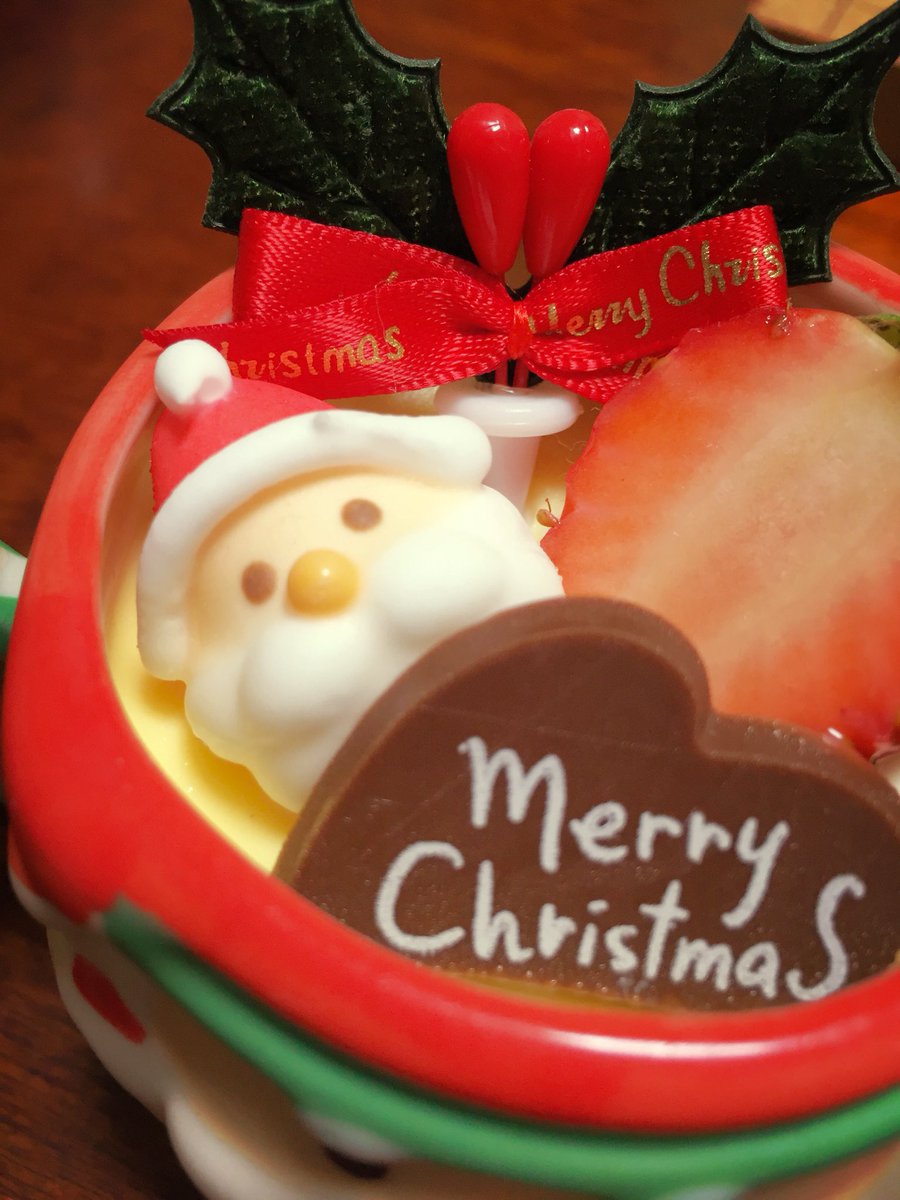 糸模様 12 24 クリスマスイブですね 皆さんはどのような1日を送られるのでしょうか サンタの砂糖菓子が可愛いxmas仕様のプリン 成人した今でも 可愛い砂糖菓子に惹かれてしまいます クリスマス Xmas クリスマスケーキ サンタ