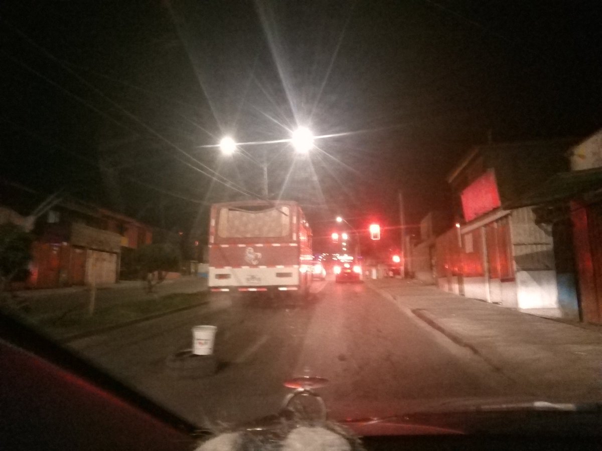 ONGANTOFAANDE's tweet photo. Pérez canto entre Nicolás González y Bonilla con dirección al cerro vista izquierda bus en panne https://t.co/zs5rrOOTER
