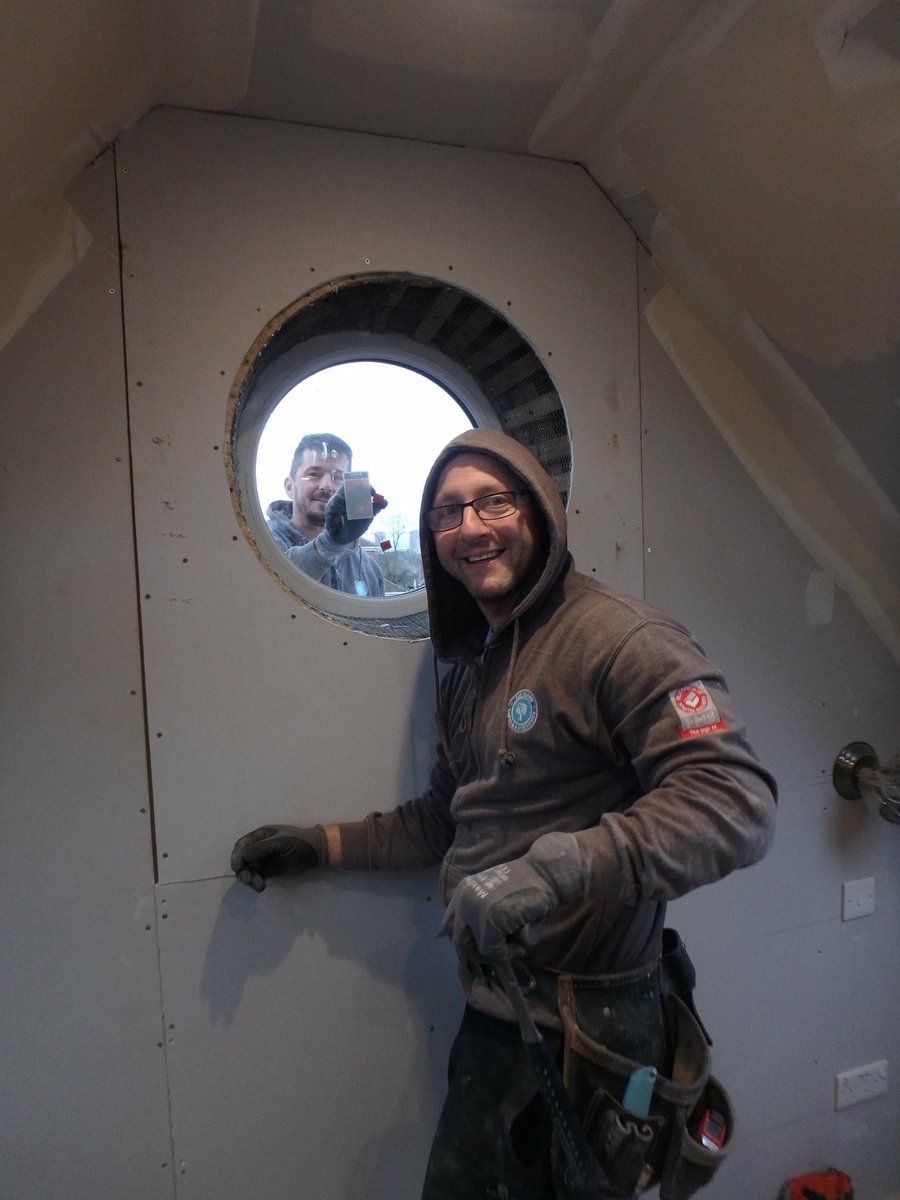 AshIslandW4's tweet photo. #portholewindow #hiptogable #loftconversion #ealing #W5 #teamashisland https://t.co/dxU1mrVE17